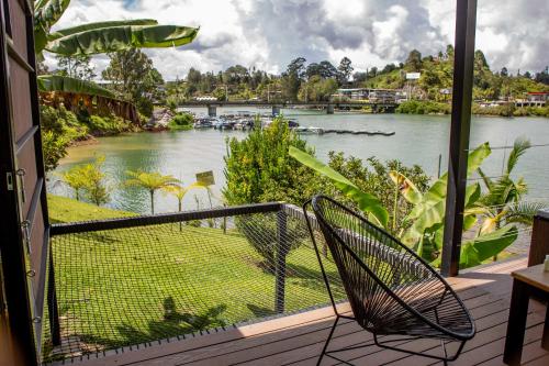 a balcony with a view of a river at Marina Navegar in Guatapé