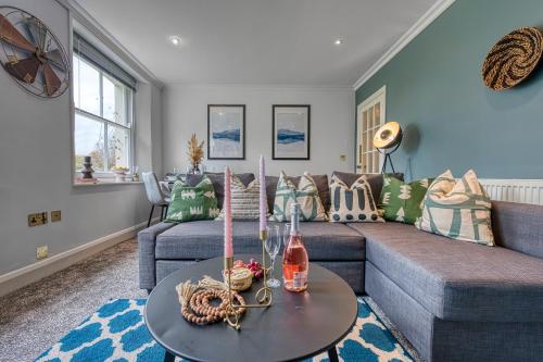 a living room with a couch and a table at 2 Bed Stylish Spacious Apt -Sleeps 6 Central Cheltenham, with Free Parking - By Blue Puffin Stays in Cheltenham