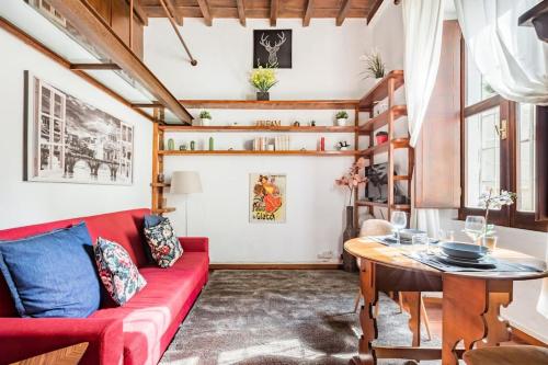Trastevere Alley Apartment