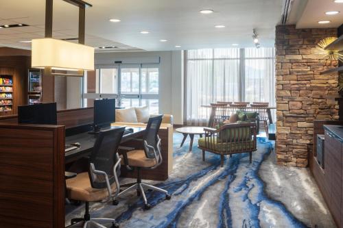 a living room with a table and chairs at Fairfield Inn & Suites by Marriott Chillicothe in Chillicothe