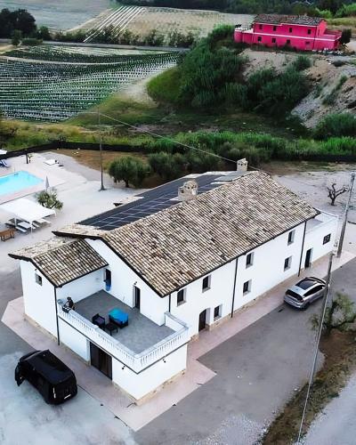 an overhead view of a white house with a roof at Tenute Donna Franca in Elice