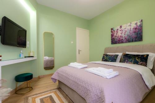 a bedroom with a bed with two towels on it at Korte Apartment 2 in Arta
