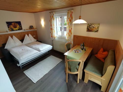 מיטה או מיטות בחדר ב-Aparthotel Landhaus Schwaighofer