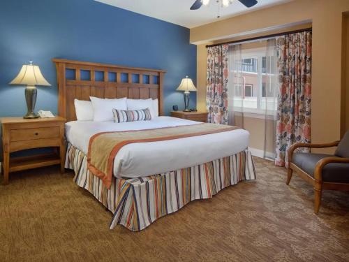 a bedroom with a large bed and a window at Holiday Inn Club Vacations Smoky Mountain Resort in Gatlinburg