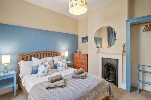 a bedroom with a bed with towels on it at 3-Bedroom Stylish & Spacious Townhouse, Perfect for Groups and Family, Sleeps 6 with Free On-Street Parking Permit, Southsea - WORK CONTRACTORS OFFER AVAILABLE! - by Blue Puffin Stays in Portsmouth