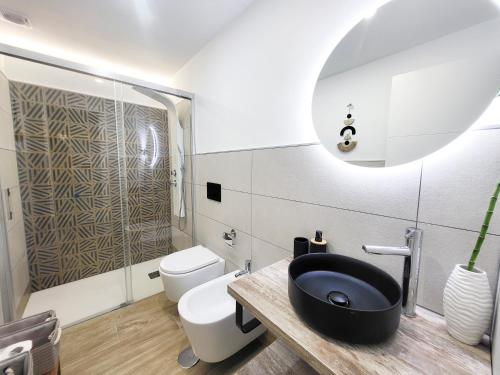 a bathroom with a black sink and a toilet at Optimist las americas in Playa de las Americas