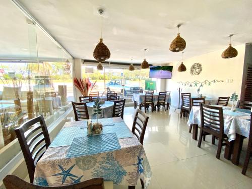 Un restaurante u otro lugar para comer en Hotel Playa de Oro - Enfrente de WTC y Plazas Comerciales