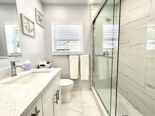 a bathroom with a shower and a toilet and a sink at Gorgeous & Convenient Apartment Near Airport in West Palm Beach