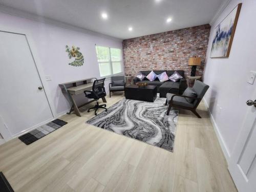 Modern Island Serenity!-Pet-Friendly villa photo 24