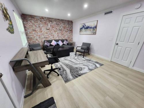 Modern Island Serenity!-Pet-Friendly villa photo 46