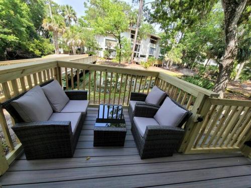 Contemporary bliss-newly renovated cozy villa! photo 10