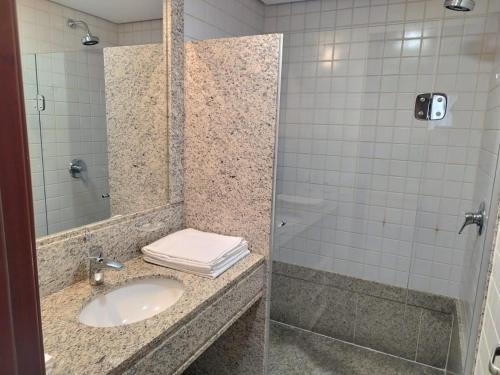 a bathroom with a sink and a shower at Flat Particular no Comfort Suites in Brasilia