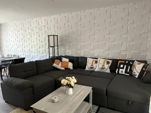 Contemporary bliss-newly renovated cozy villa! photo 37