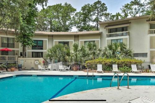 a swimming pool in front of a building at Contemporary bliss-newly renovated cozy villa! in Hilton Head Island