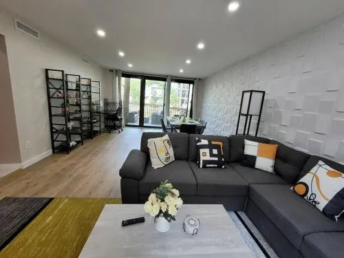 Contemporary bliss-newly renovated cozy villa! photo 1