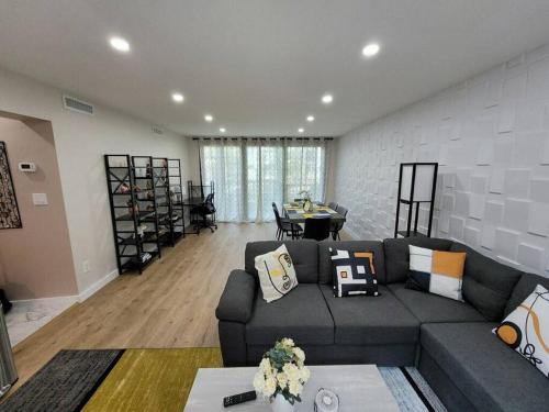 Contemporary bliss-newly renovated cozy villa! photo 52