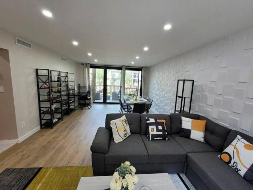 Contemporary bliss-newly renovated cozy villa! photo 80