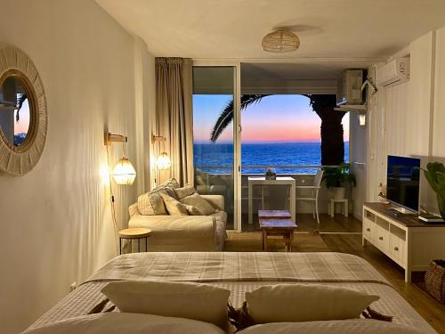 a bedroom with a bed and a view of the ocean at Sobre el mar con vistas a las Dunas de Maspalomas in San Agustin