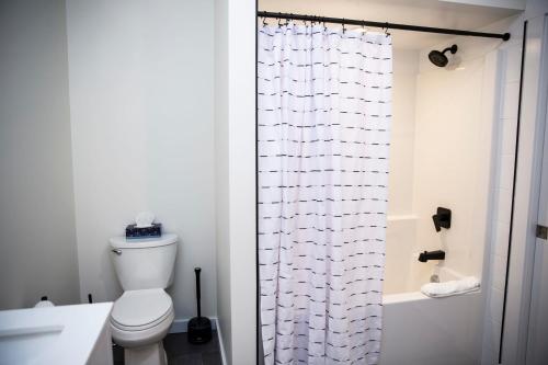 Ванная комната в The Stellar Condo - Cozy 2 Bedroom with Hot Tub