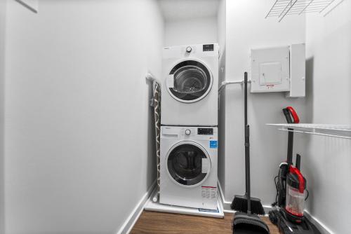 a laundry room with a washer and dryer at UrbanDelight Crystal City Mins to DC Free Parking in Arlington