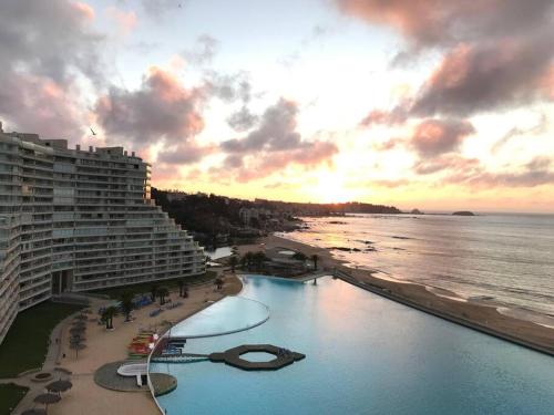 a view of a hotel and the beach at sunset at SAN ALFONSO DEL MAR HERMOSA VISTA A LA BAHIA 4D/3B in Algarrobo