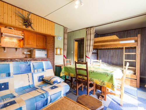 a bedroom with two beds and a table and chairs at Studio cosy pour 4 à Peyragudes proche des commerces - FR-1-695-39 in Germ
