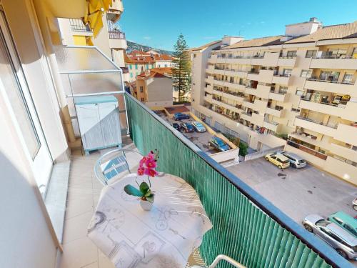 Appartement climatisé avec balcon, centre Menton