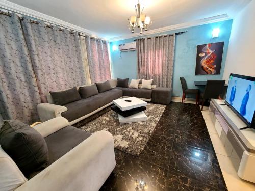 Coin salon dans l'établissement Appartement meublé Douala, 2-Bedroom Apartment -Kotto Bonamoussadi- Vanguard Apparts 302