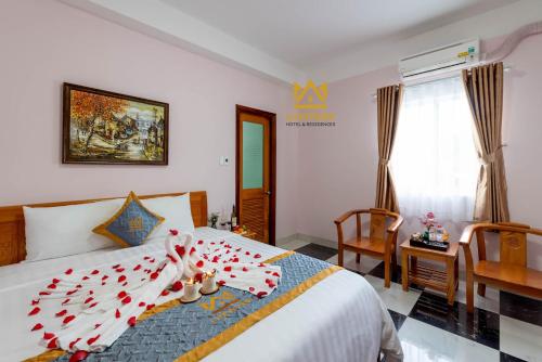 A bed or beds in a room at Luxy Park Hotel & Residences - Phu Quoc City Centre