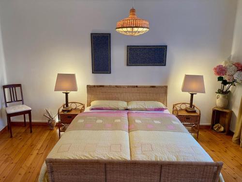 Postel nebo postele na pokoji v ubytování 1912 - Wooden Room apartment - old town