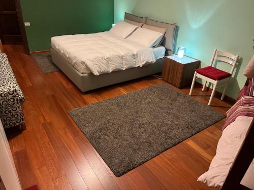 Appartamento Superior Condominio Orso Bianco, parquet, Wi-Fiにあるベッド