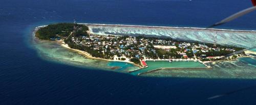 an island in the middle of the water at MINNAIY in Guraidhoo