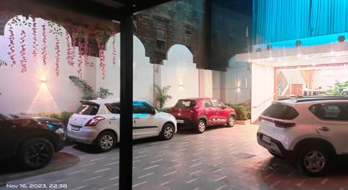 a group of cars parked in a parking lot at LEELA BIZOTEL in Junagadh