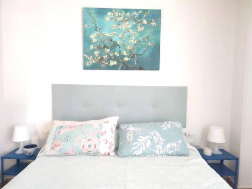 Charming & Spacious Apartment in Historic Centre & short walk to Beach