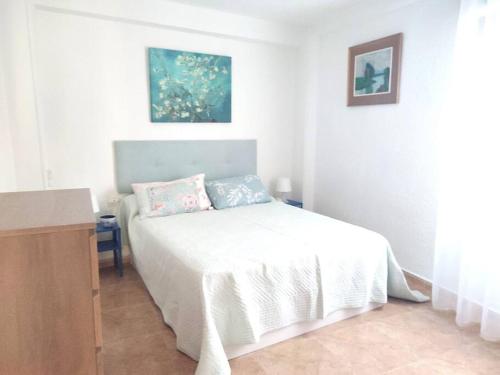 Charming & Spacious Apartment in Historic Centre & short walk to Beach