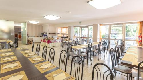 Posezení v ubytování Hotel Consul Dipendenza la Plata con piscina