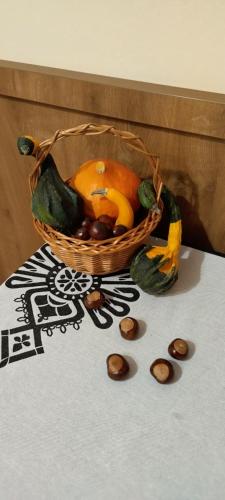 a basket of fruit and vegetables on a table at U Chowańców in Bańska Niżna