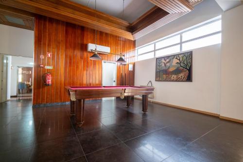 a pool table in a room with wooden walls at Hotel Onix in Viseu