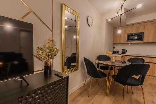 Η κουζίνα ή μικρή κουζίνα στο INES - Apartamenty Zakopiańskie - SPA Fitness Parking