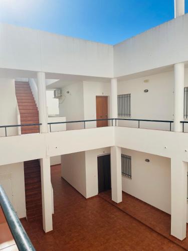 an empty building with a staircase in the middle at Apartamento Conil Centro y Playa, descanso perfecto, con aire acondicionado y WIFI in Conil de la Frontera