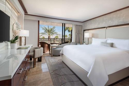 Postel nebo postele na pokoji v ubytování The Ritz-Carlton, Rancho Mirage