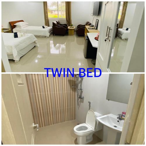 GRAND HOTEL CLARK في كلارك: حمام مع حوض ومرحاض في الغرفة