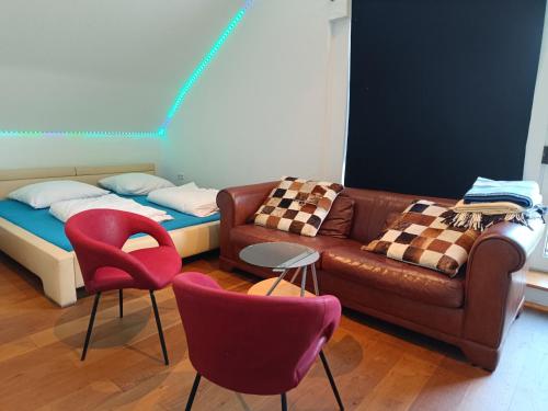 a living room with a couch and two chairs at IN VILLA APARTMENT 56 qm Check-in,free parking, WIFI , TV, FULL KITCHEN in Hannover