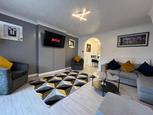 Posezení v ubytování Lingfield House - Spacious 3 Bed Home From Home in Burton