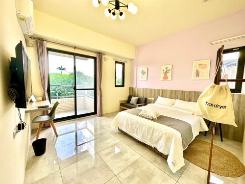 TV a/nebo společenská místnost v ubytování 睡飽飽民宿 Sleeping Well B&B 全新電梯民宿