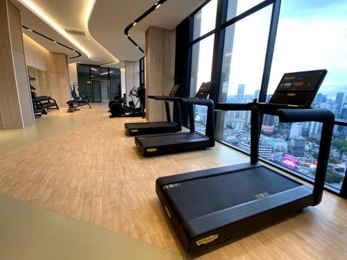 Fitnes oz. oprema za telovadbo v nastanitvi High Floor Luxury KL Residence with Infinity Pool