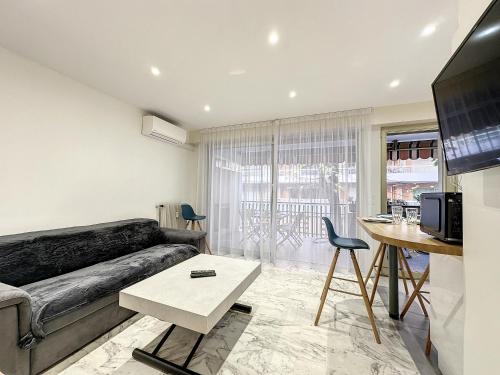 Photo de la galerie de l'établissement Studio de Jonathan - refait à neuf - plage à 200m, à Juan-les-Pins