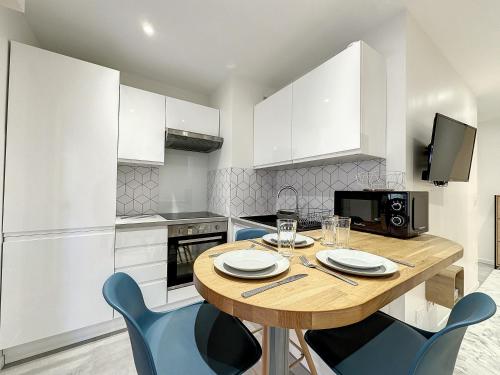 Photo de la galerie de l'établissement Studio de Jonathan - refait à neuf - plage à 200m, à Juan-les-Pins