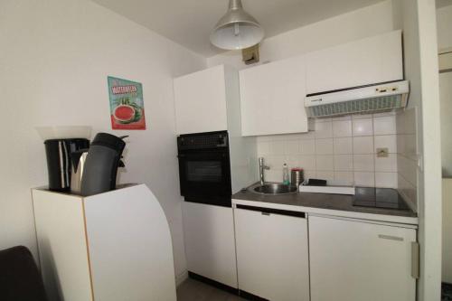 Η κουζίνα ή μικρή κουζίνα στο T2 perros guirec Plage de trestraou label 2*