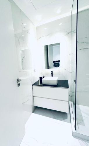 Stylish Central Superior Bedroom in Kolonaki (walking distance to Syntagma)